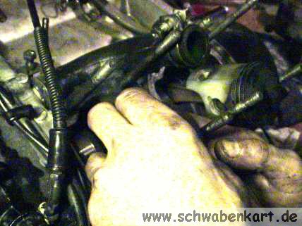 Die Zylinderdichtungen vorsichtig abnehmen.