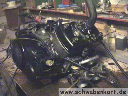 Hier sind zur Demonstration die Vergaser falsch.