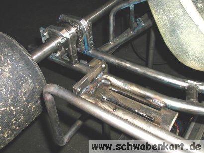 Halteplatte und Spannplatte am Chassis